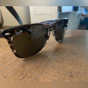 Brand New Ray Ban 2132 New Wayfarer 6430/B1 58-18 Dark gray . No Scratches